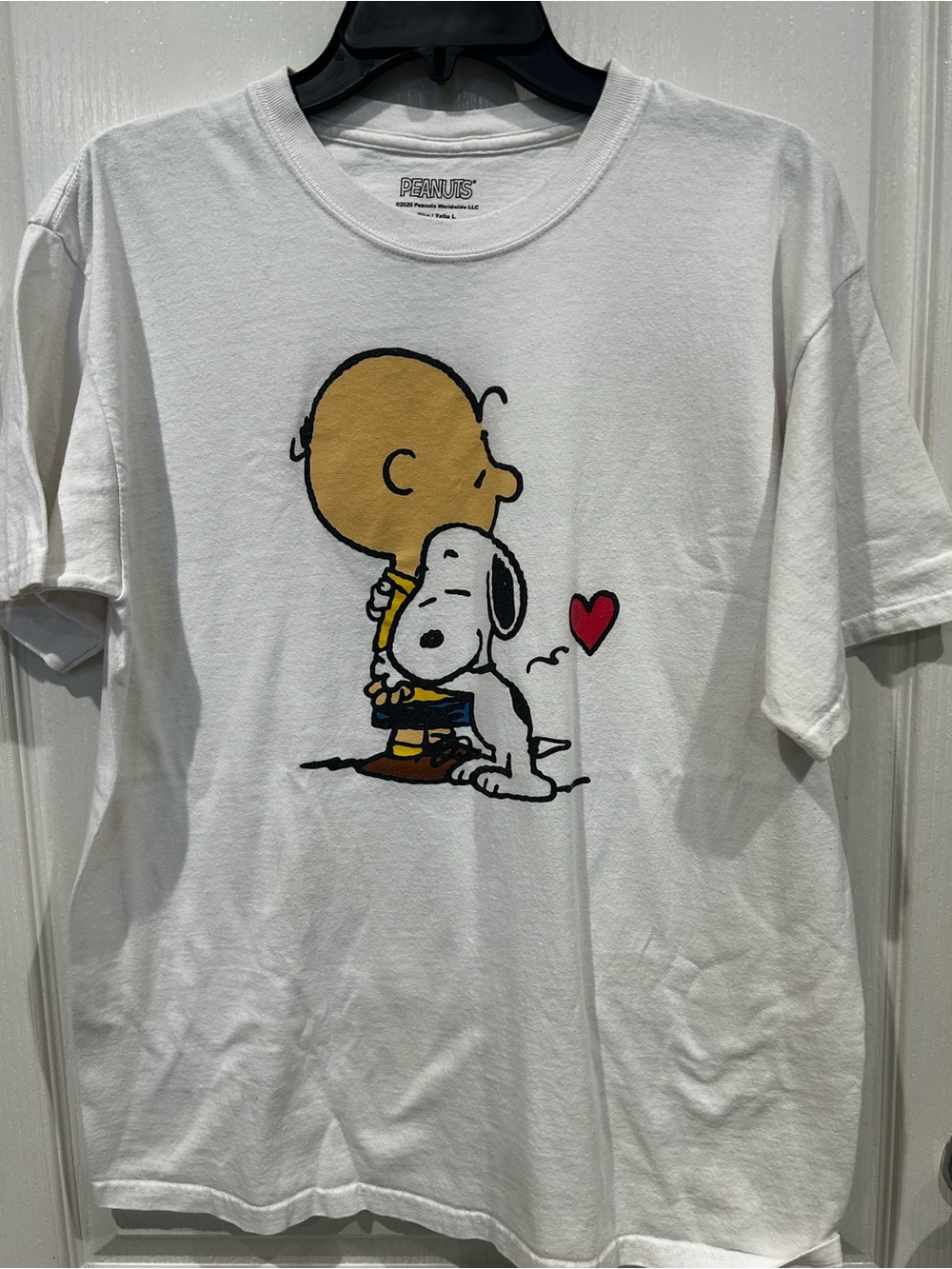 Peanuts White Tee with Charlie Brown & Snoopy Hug and Red Heart tshirt Large